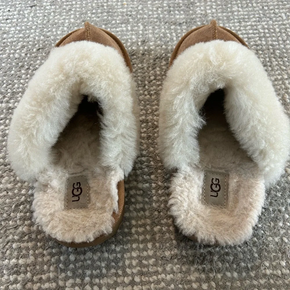 UGG Kids' Brown and Cream Fuzzy Slippers / Size 2 - Picture 4 of 5